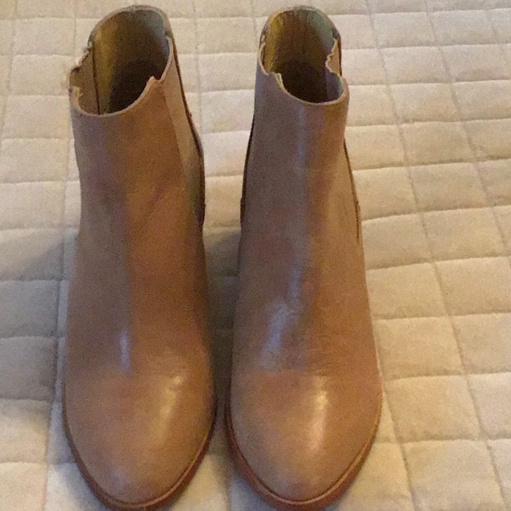 Nisolo heeled Chelsea boot size 8